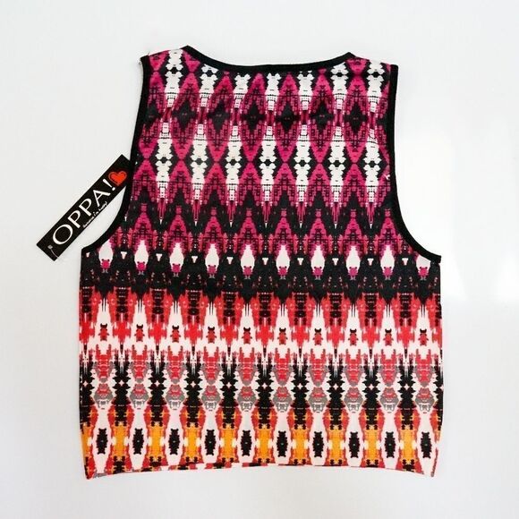 Ikat Batik Pattern exercise crop top - Picture 3 of 5